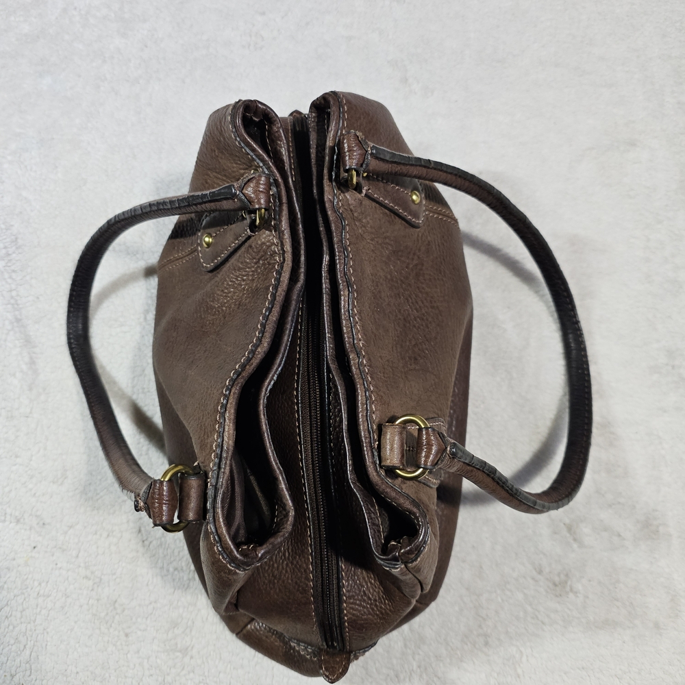Elegant Brown Leather Handbag - Picture 9 of 16